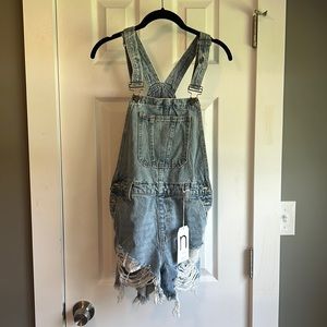 Nature denim pink lily distressed overall shorts size S